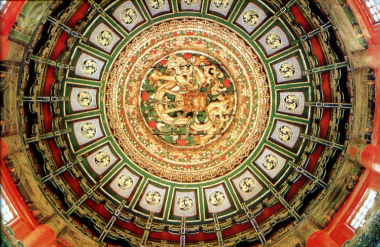 Dome caisson (ZAOJING) of the Wanchun ting "Pavilion of Ten Thousand Springs" in the Imperial Garden.